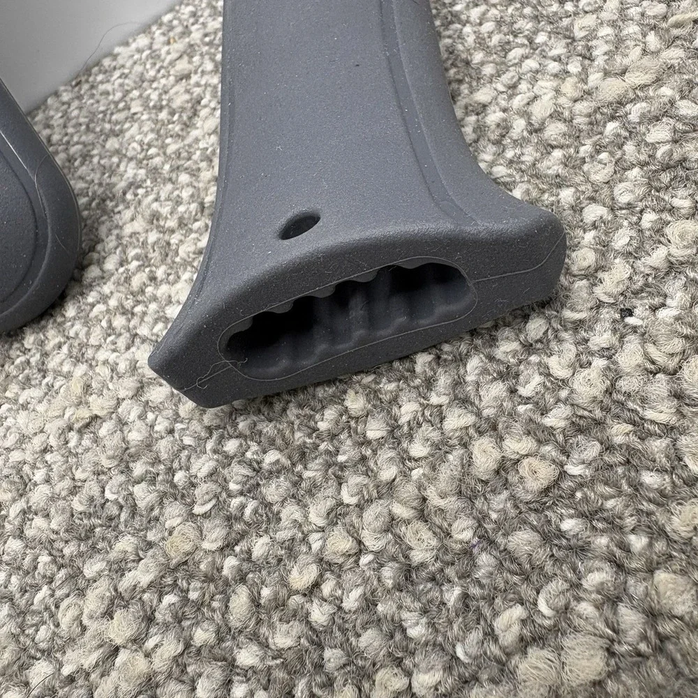 Lodge Deluxe Gray Kitchen Silicone Skillet Handle Holders